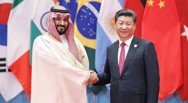 Achats de pétrole : la Chine et l’Arabie Saoudite veulent remplacer le roi dollar par le yuan