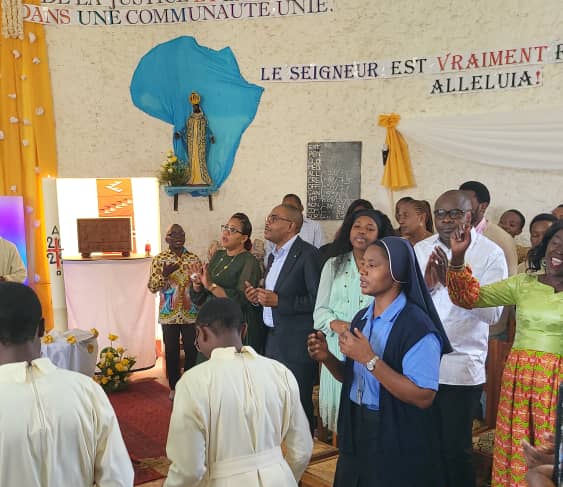 Sud-kivu: Fête de Pâques, le Gouverneur THÉO NGWABIDJE KASI a communié avec les chrétiens de la Chapelle de Ruzizi1