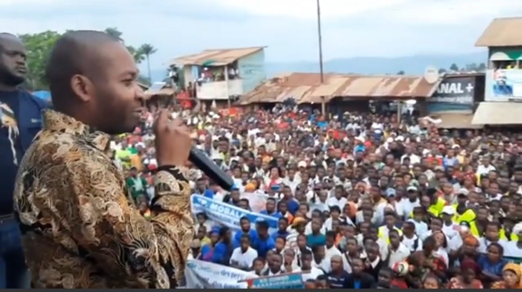 MWENGA/ SOCIÉTÉ : Trésor Lutala Mutiki devant une foule inatendue met d’accord toute la population de Kamituga
