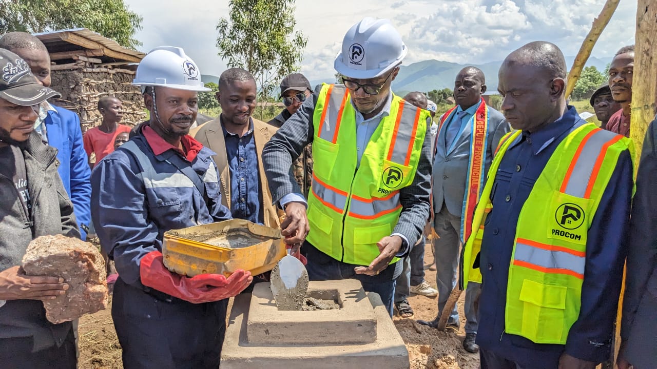 Sud-Kivu: le gouverneur ad intérim Marc Malago Kashekere lance le projet de développement de 145 territoires à Uvira