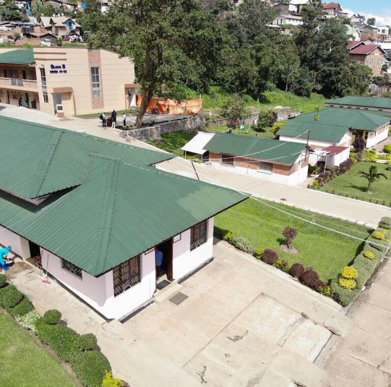 Sud-Kivu : La famille Kazibaziba honore les factures de nombreux enfants retenus au département de la pédiatrie de l’hôpital général de référence de Bukavu